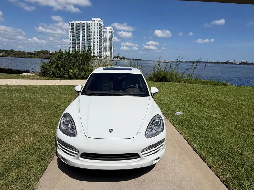 2013 Porsche 958 Cayenne - Image 11 of 20