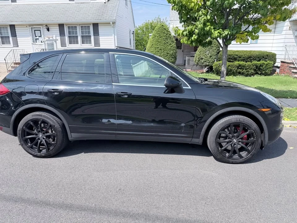 2013 Porsche 958 Cayenne - Image 2 of 5