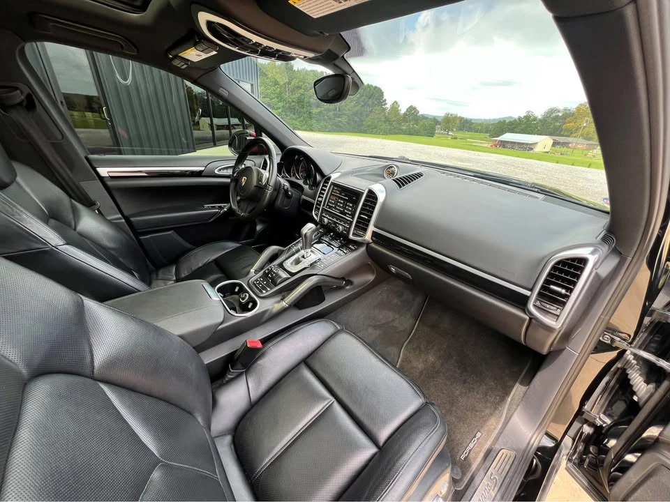 2013 Porsche 958 Cayenne S - Image 2 of 9