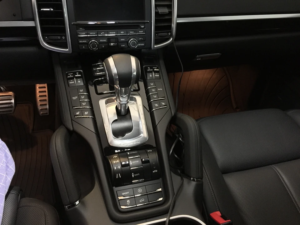 2013 Porsche 958 Cayenne S - Image 3 of 5