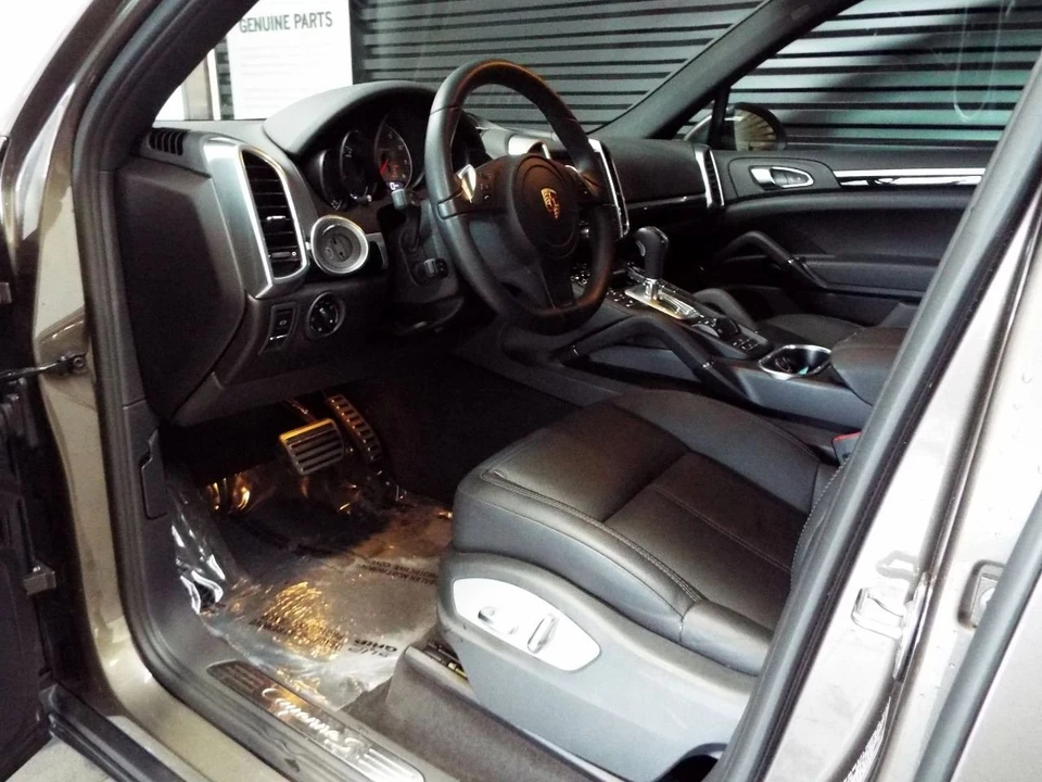 2013 Porsche 958 Cayenne S - Image 4 of 8
