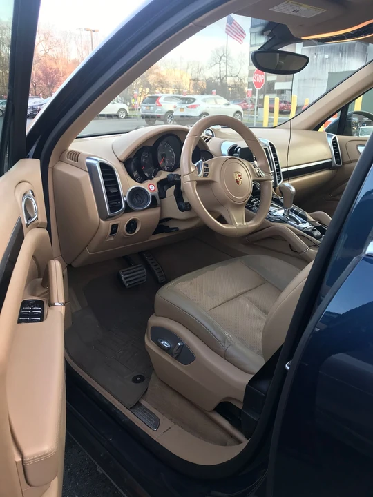 2013 Porsche 958 Cayenne S - Image 5 of 11