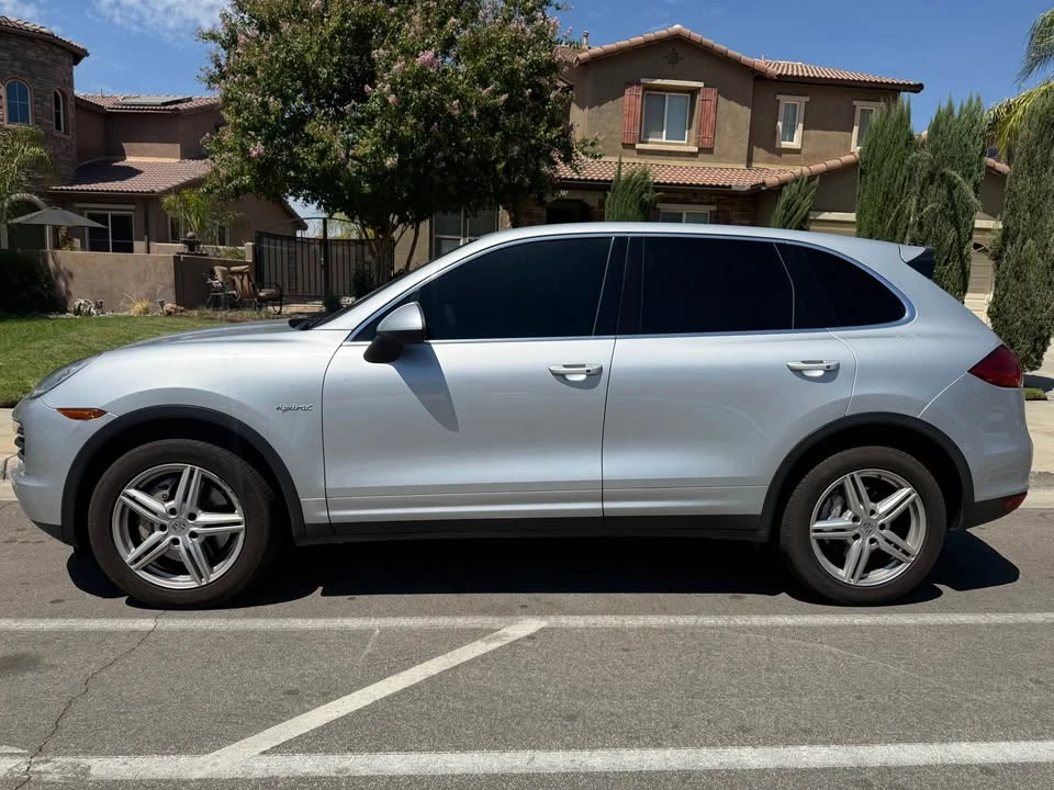 2013 Porsche 958 Cayenne S - Image 2 of 5