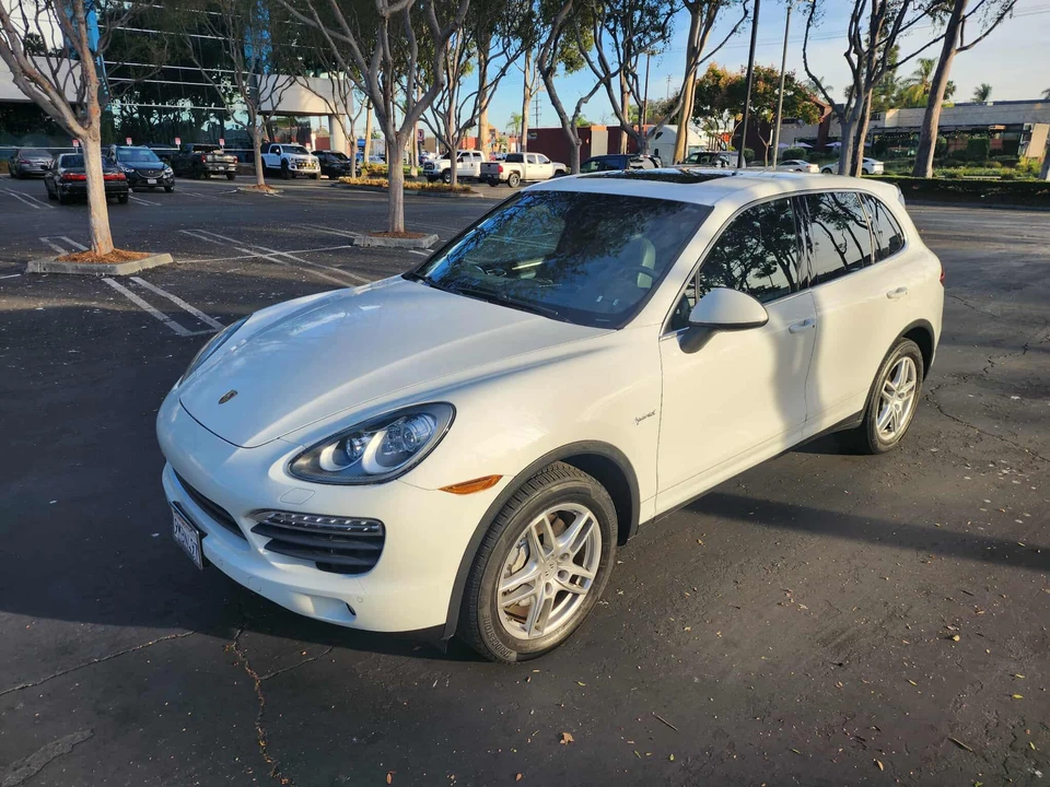 2013 Porsche 958 Cayenne S - Image 10 of 31