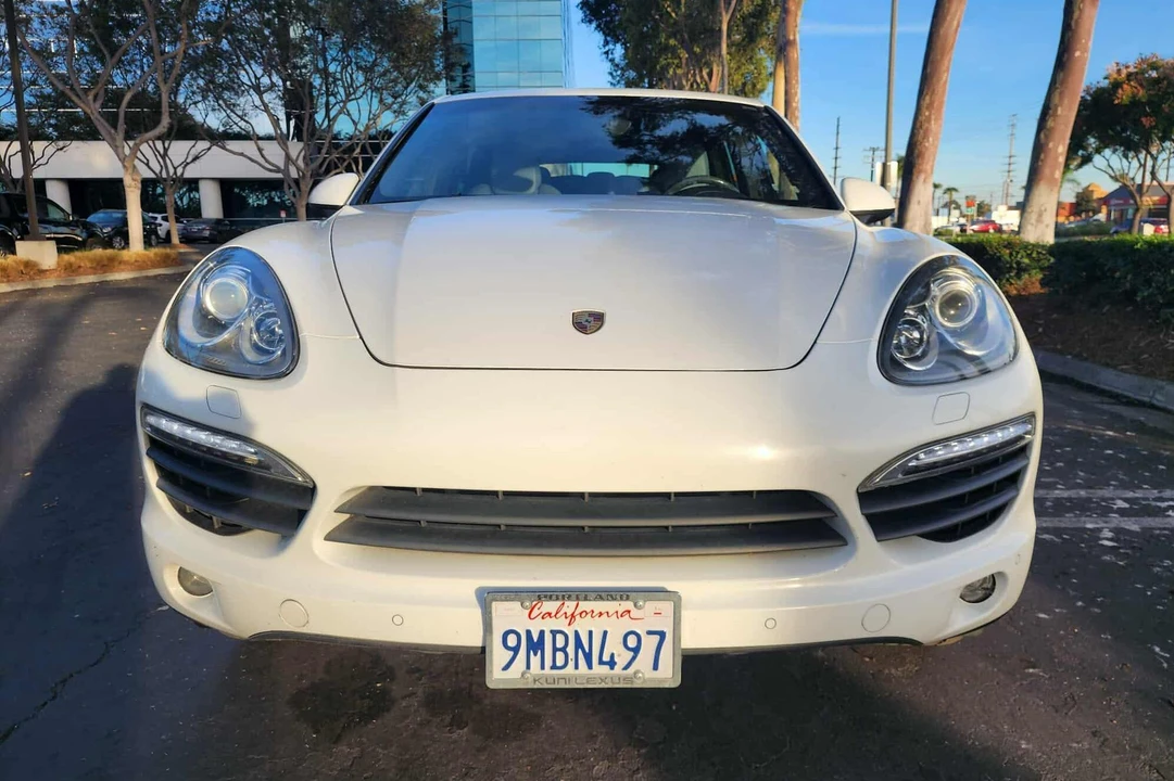 2013 Porsche 958 Cayenne S - Image 2 of 31