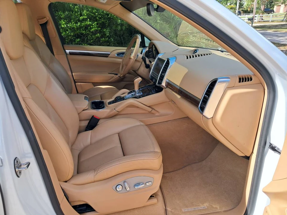 2013 Porsche 958 Cayenne S - Image 2 of 18