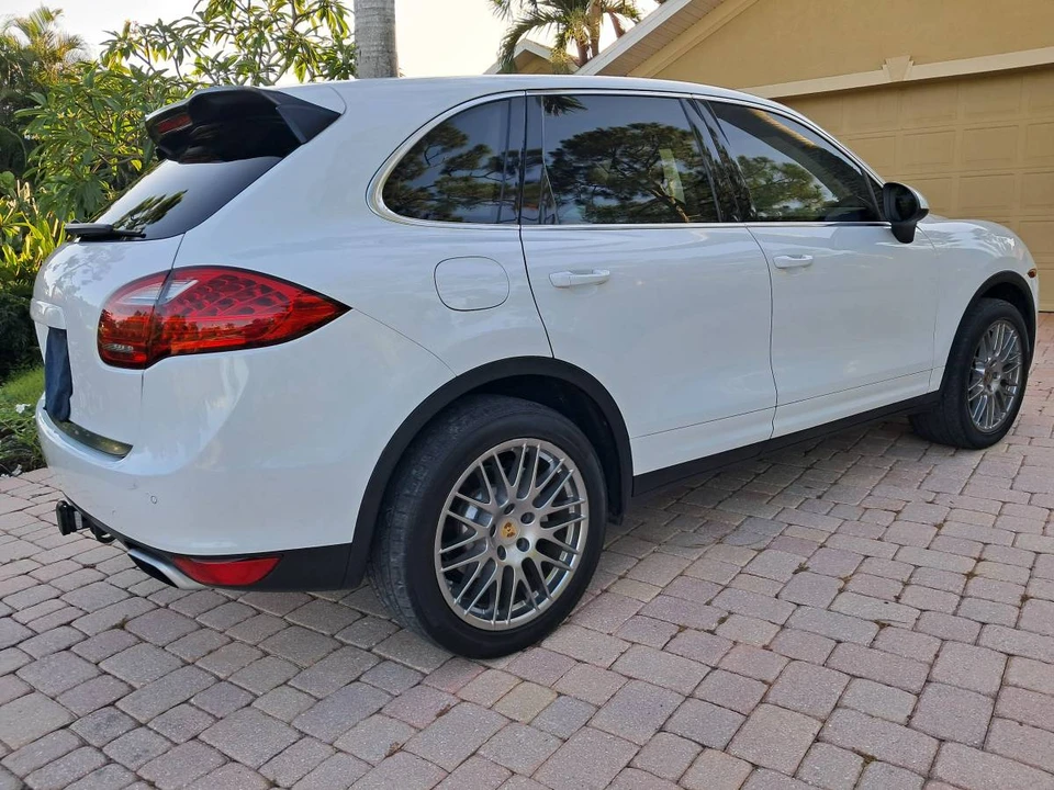 2013 Porsche 958 Cayenne S - Image 12 of 18