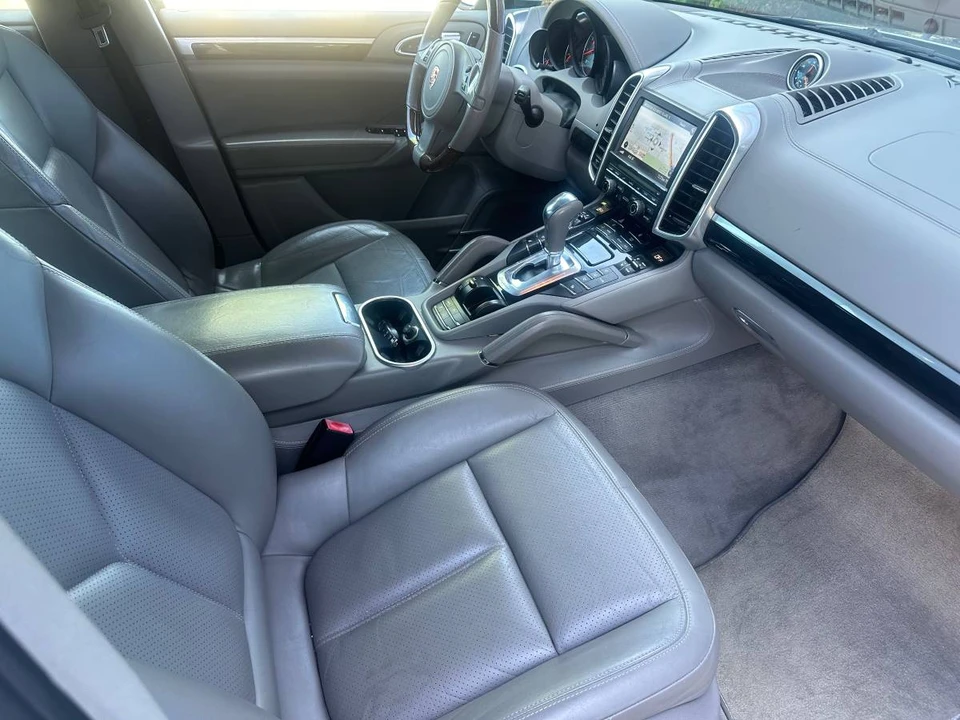 2013 Porsche 958 Cayenne S - Image 6 of 8