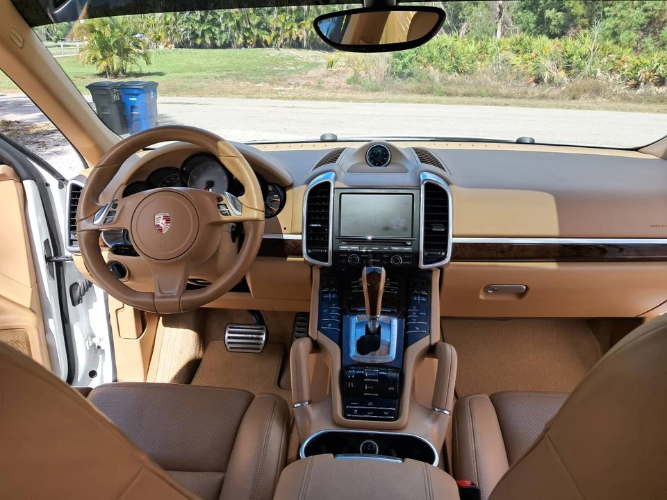 2013 Porsche 958 Cayenne S - Image 4 of 18