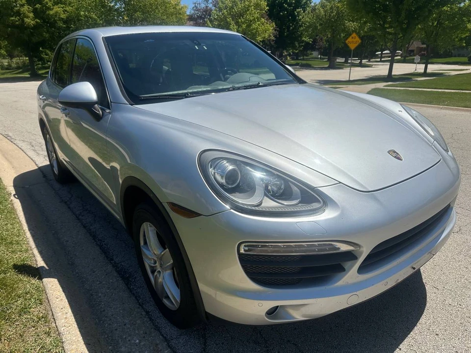 2013 Porsche 958 Cayenne S - Image 2 of 8