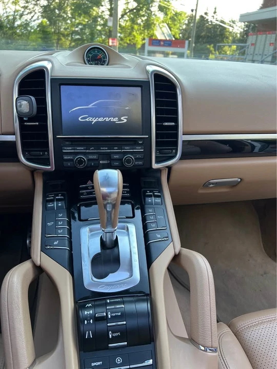 2013 Porsche 958 Cayenne S - Image 10 of 14