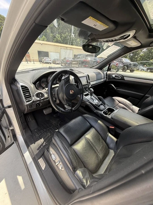 2013 Porsche 958 Cayenne S - Image 10 of 15