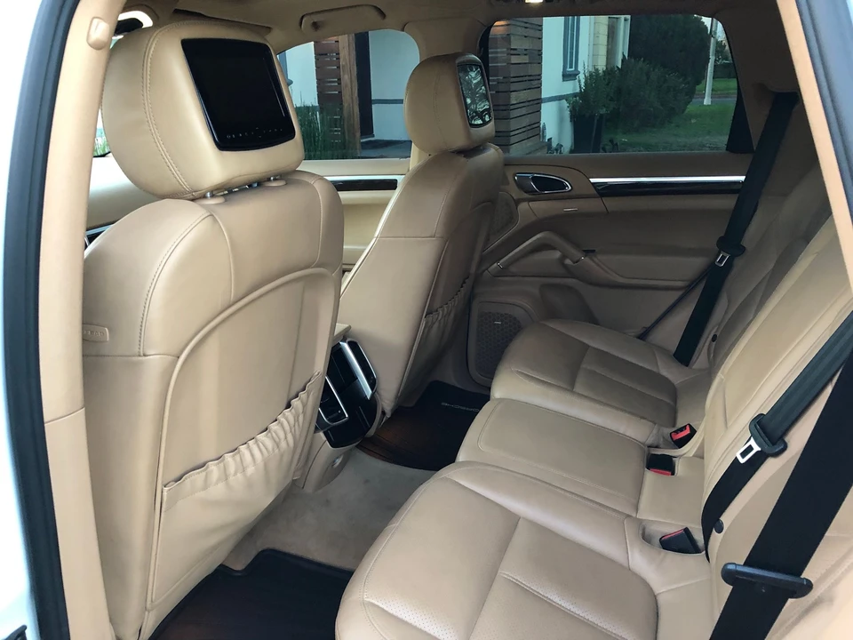 2013 Porsche 958 Cayenne S - Image 9 of 13