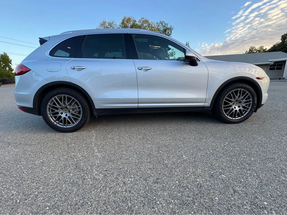 2013 Porsche 958 Cayenne S - Image 5 of 14