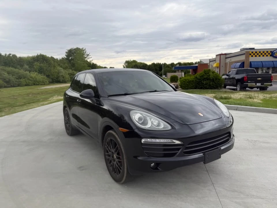 2013 Porsche 958 Cayenne S - Image 2 of 9