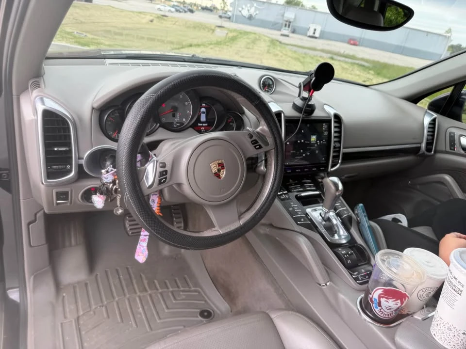 2013 Porsche 958 Cayenne S - Image 8 of 9