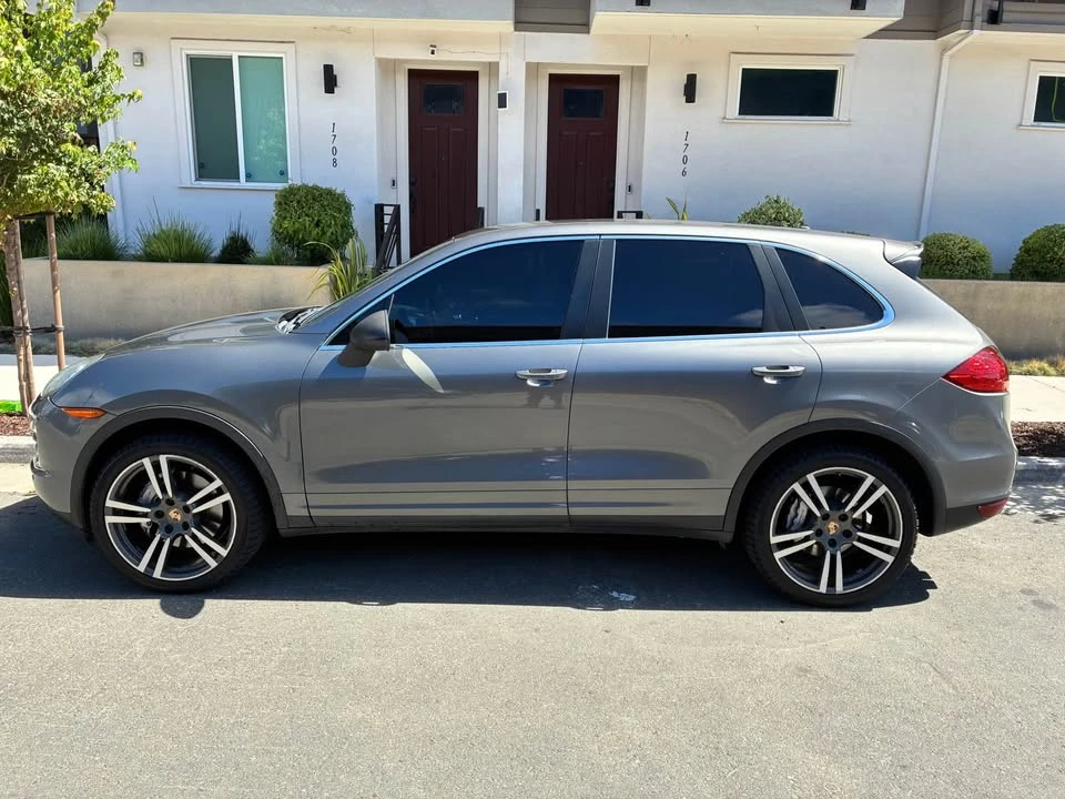 2013 Porsche 958 Cayenne S - Image 2 of 7