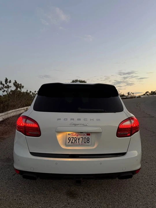 2013 Porsche 958 Cayenne S - Image 2 of 13