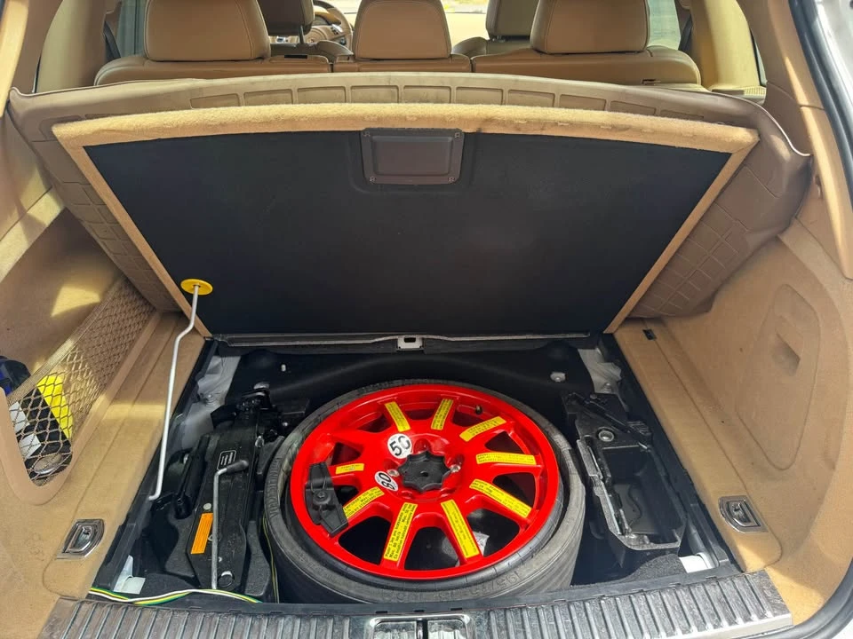 2013 Porsche 958 Cayenne S - Image 10 of 11
