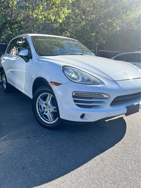 2013 Porsche 958 Cayenne S - Image 2 of 6
