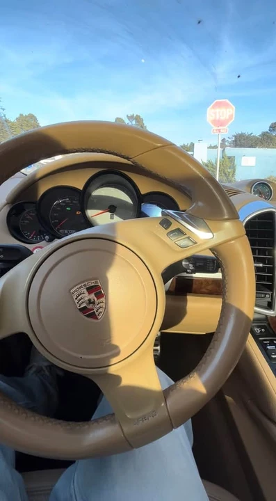 2013 Porsche 958 Cayenne S - Image 4 of 4