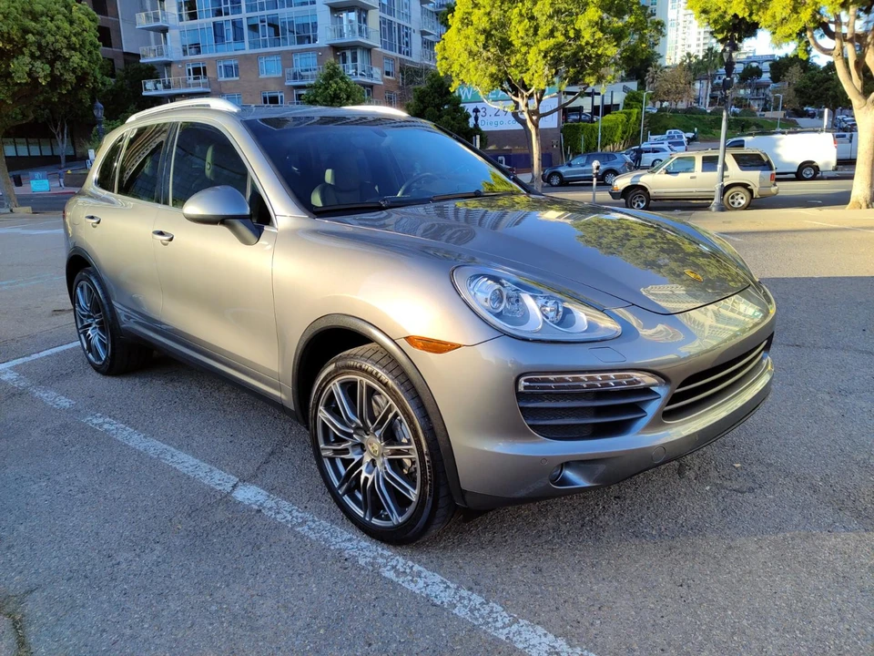 2013 Porsche 958 Cayenne S - Image 12 of 31