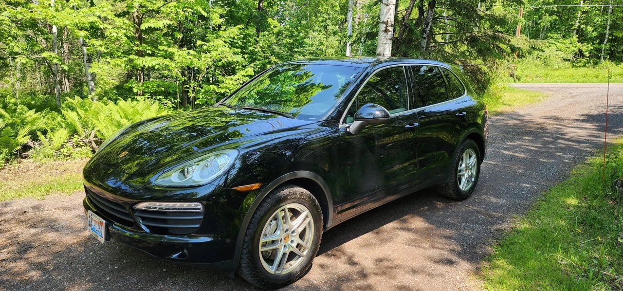 2013 Porsche 958 Cayenne S - Image 2 of 31