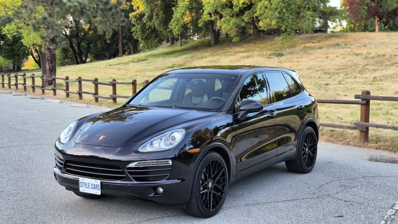 2013 Porsche 958 Cayenne S - Image 2 of 31