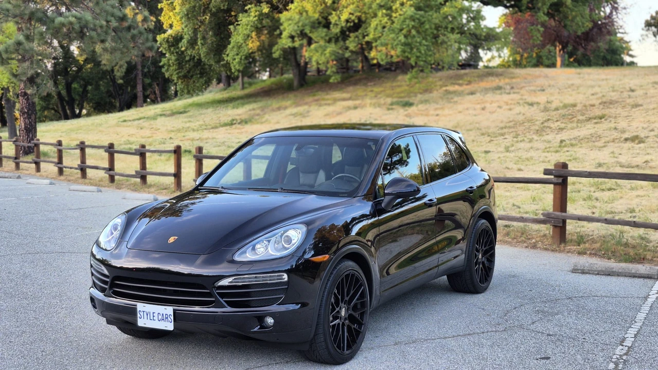 2013 Porsche 958 Cayenne S - Image 3 of 31