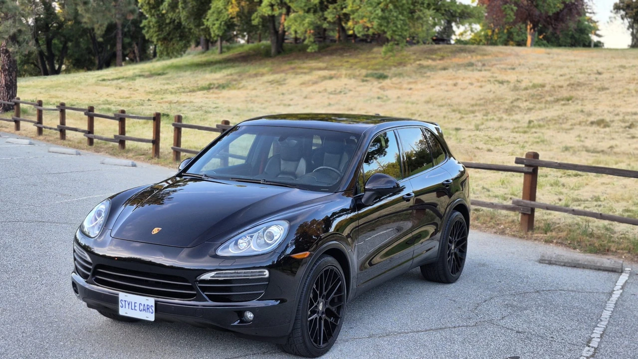 2013 Porsche 958 Cayenne S - Image 4 of 31