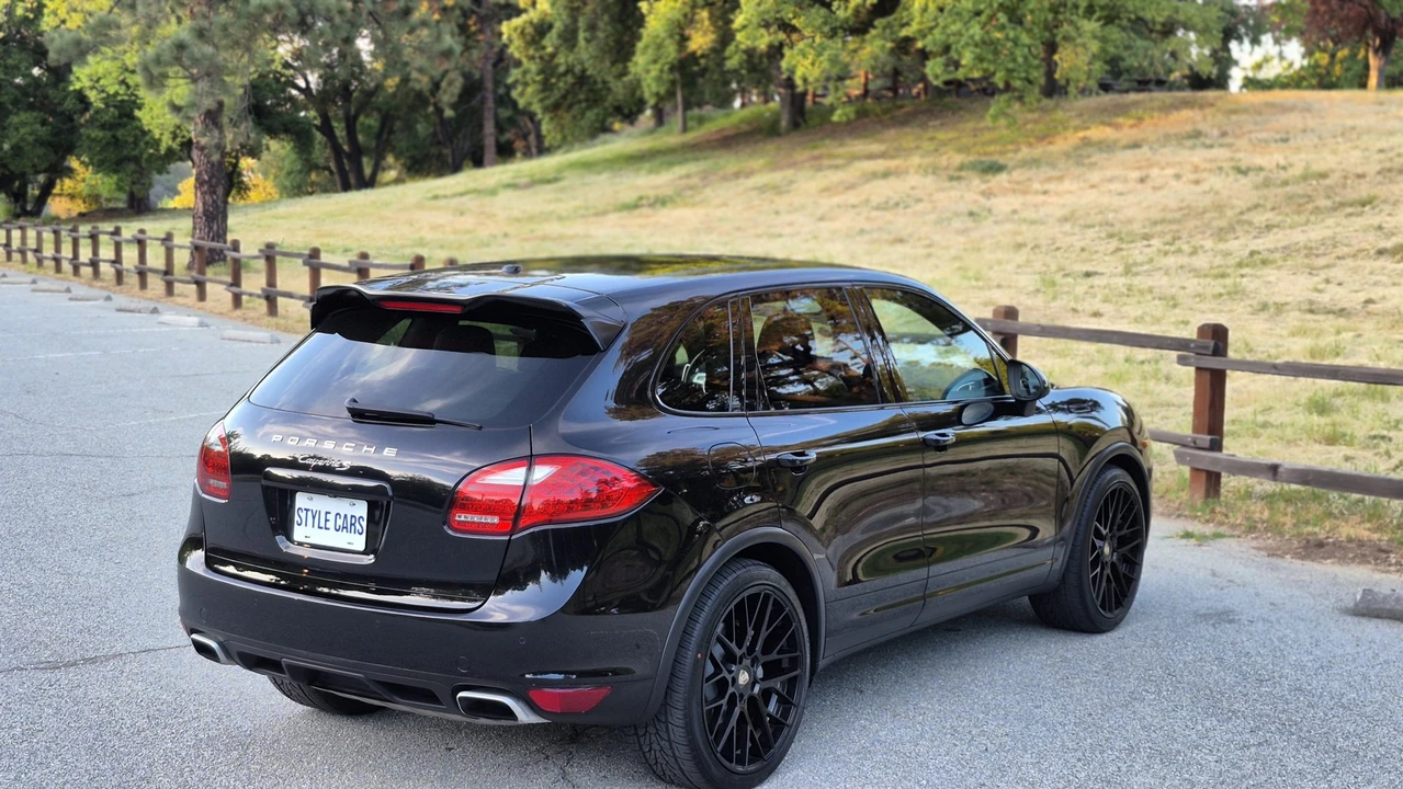 2013 Porsche 958 Cayenne S - Image 28 of 31