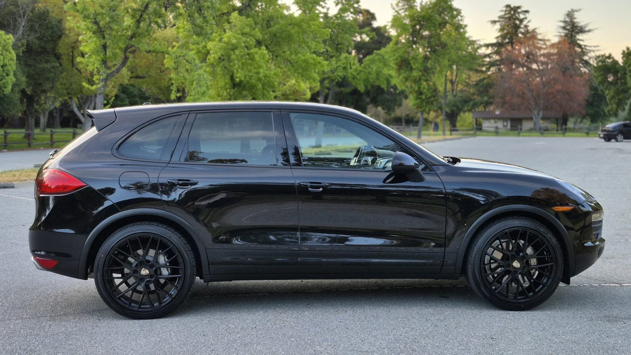2013 Porsche 958 Cayenne S - Image 26 of 31