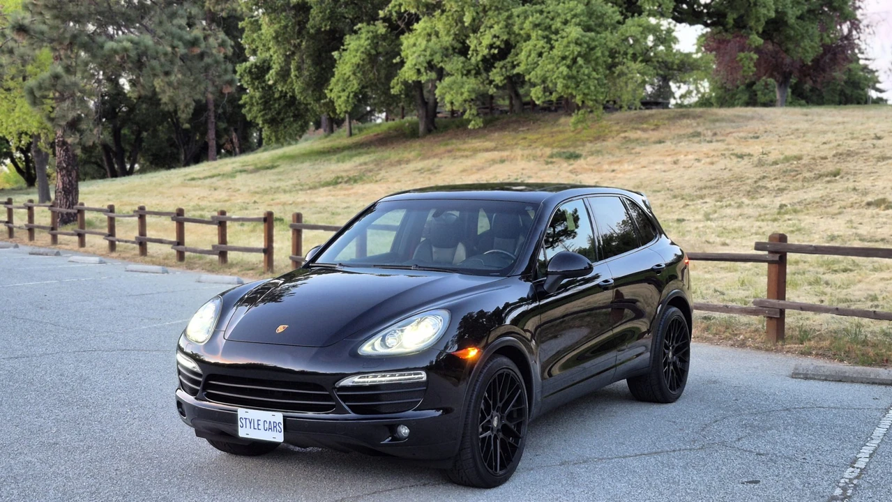 2013 Porsche 958 Cayenne S - Image 8 of 31