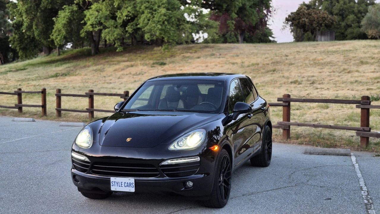 2013 Porsche 958 Cayenne S - Image 10 of 31