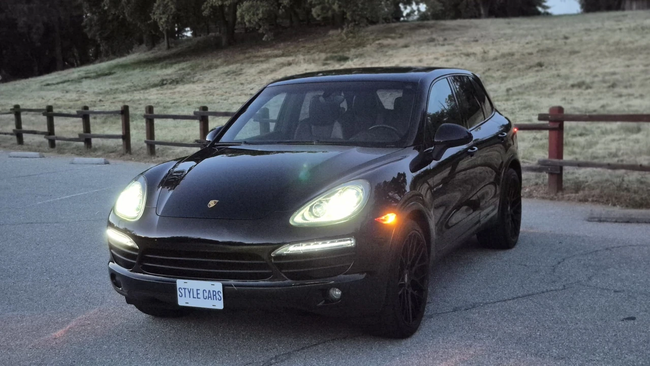 2013 Porsche 958 Cayenne S - Image 9 of 31
