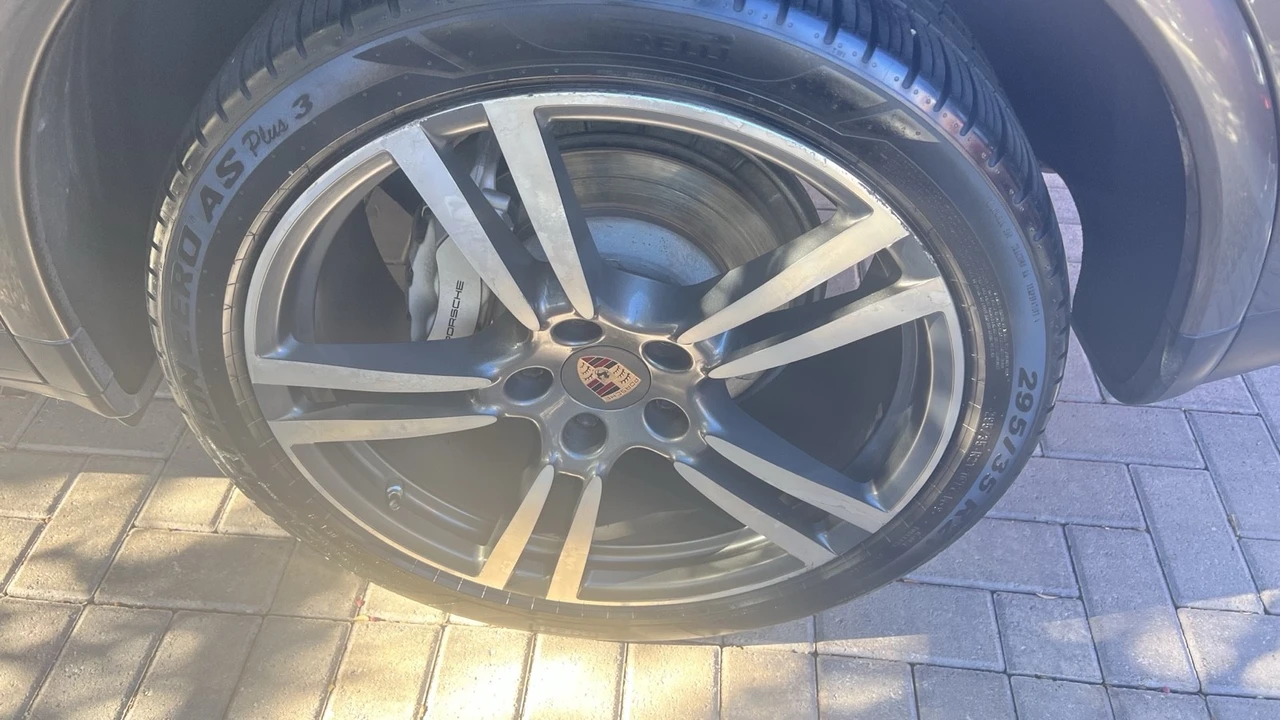 2013 Porsche 958 Cayenne S - Image 11 of 21