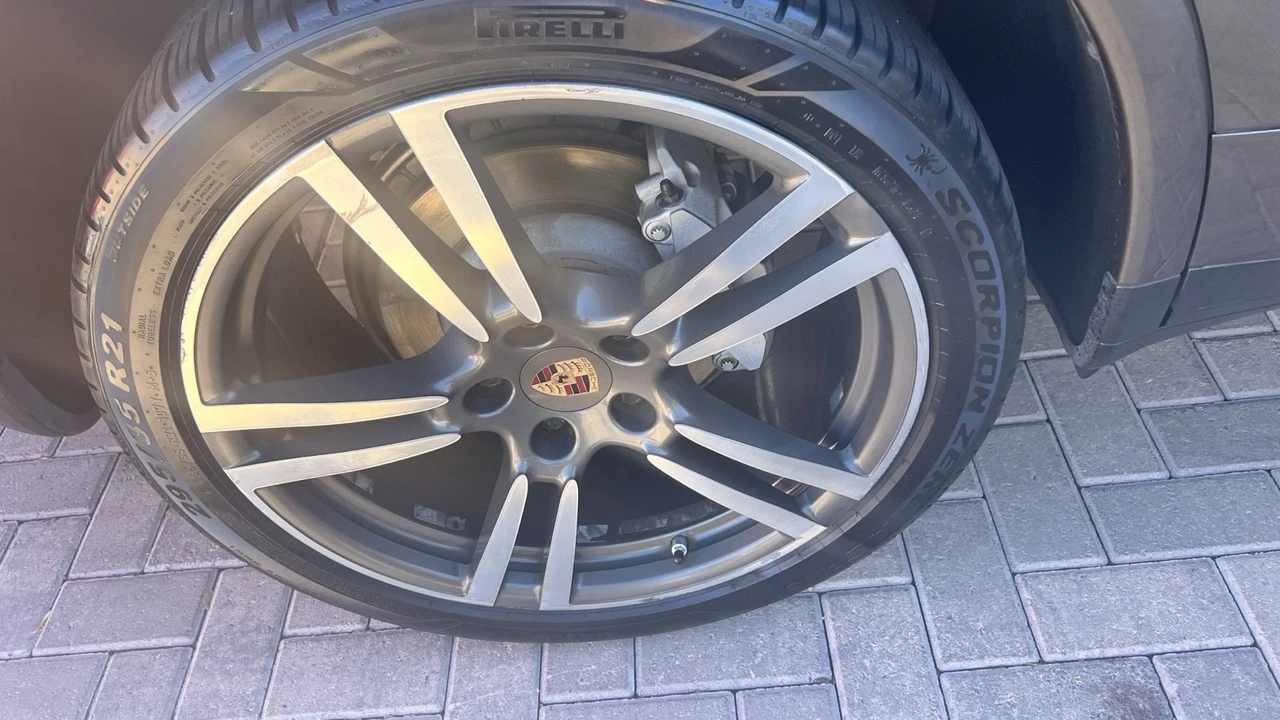 2013 Porsche 958 Cayenne S - Image 9 of 21