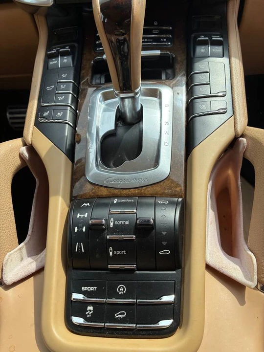 2013 Porsche 958 Cayenne S - Image 17 of 24