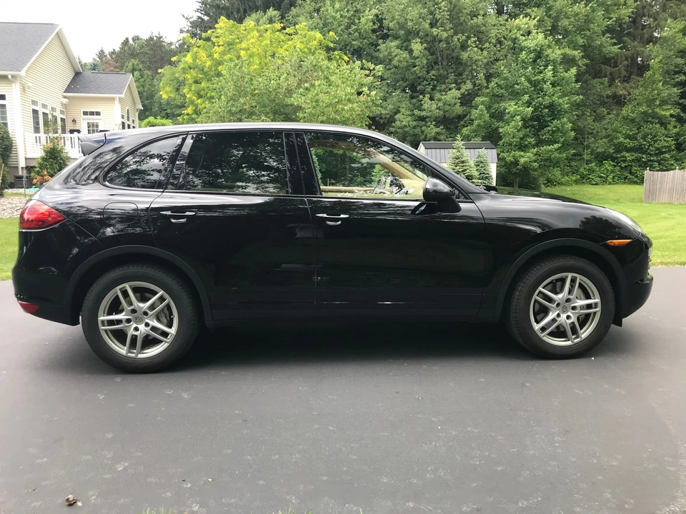 2013 Porsche 958 Cayenne S - Image 3 of 12