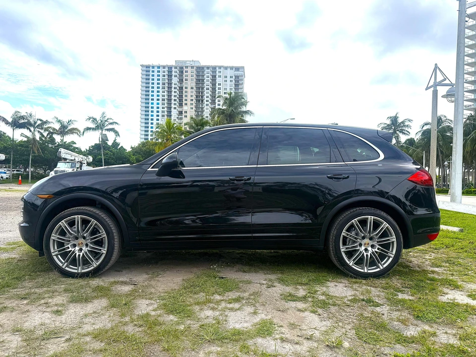 2013 Porsche 958 Cayenne S - Image 10 of 31