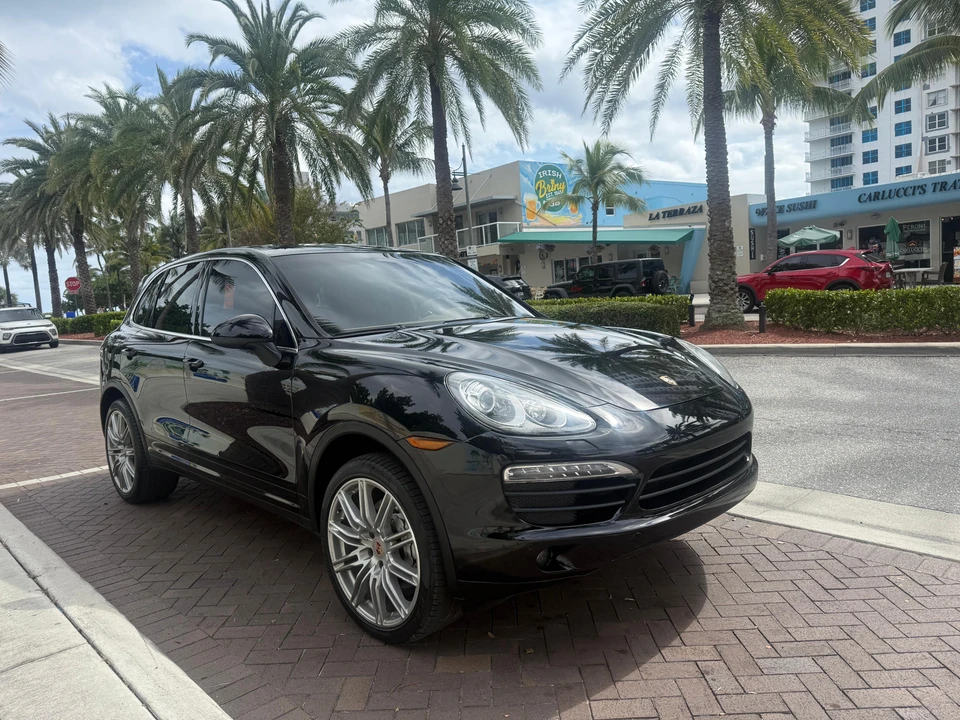 2013 Porsche 958 Cayenne S - Image 16 of 31
