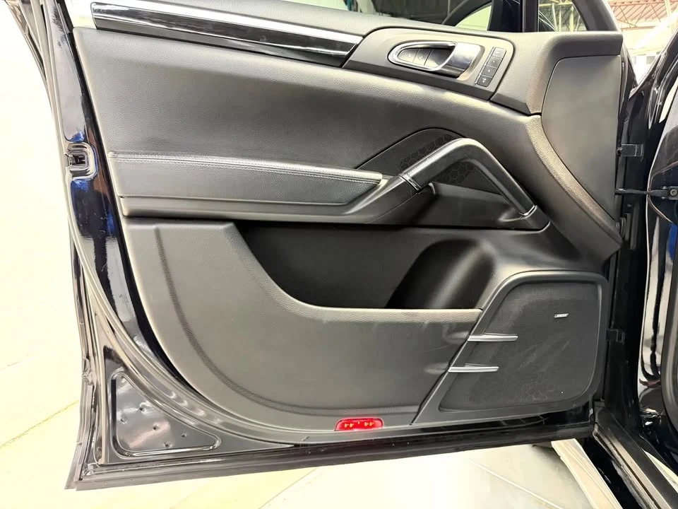 2013 Porsche 958 Cayenne S - Image 16 of 17