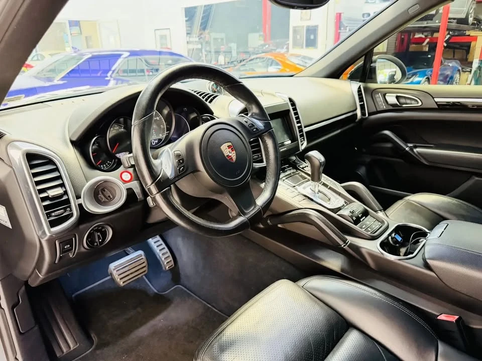 2013 Porsche 958 Cayenne S - Image 12 of 17