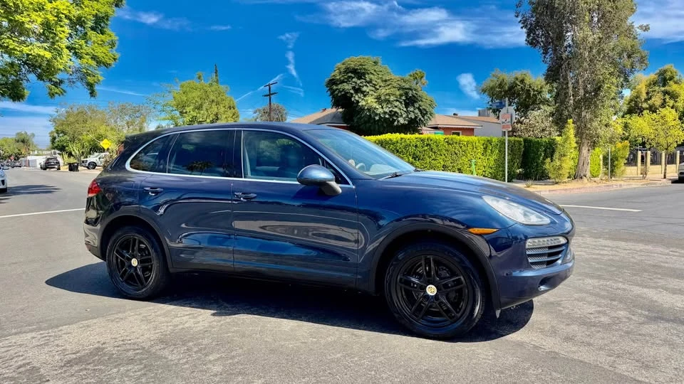 2013 Porsche 958 Cayenne - Image 2 of 13