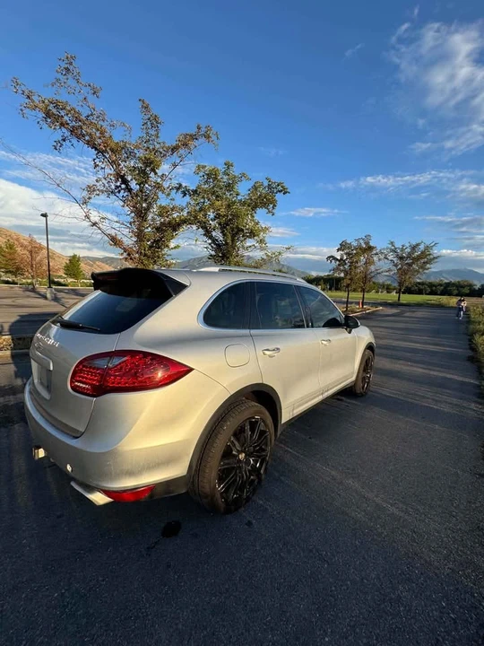 2013 Porsche 958 Cayenne - Image 2 of 15