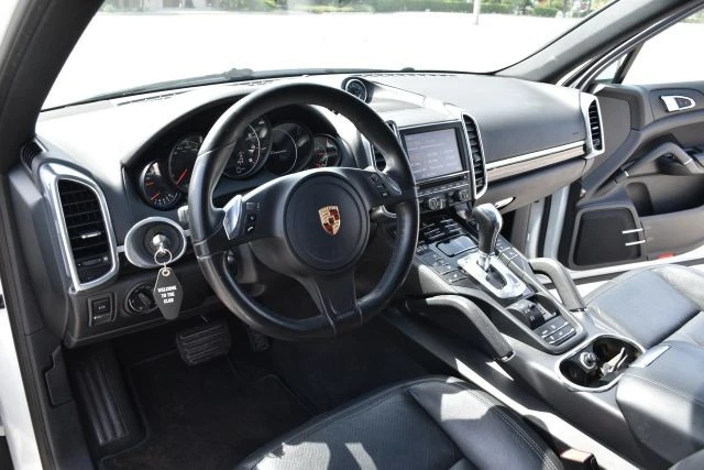 2013 Porsche 958 Cayenne - Image 13 of 17