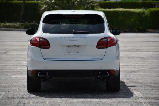 2013 Porsche 958 Cayenne - Image 8 of 17