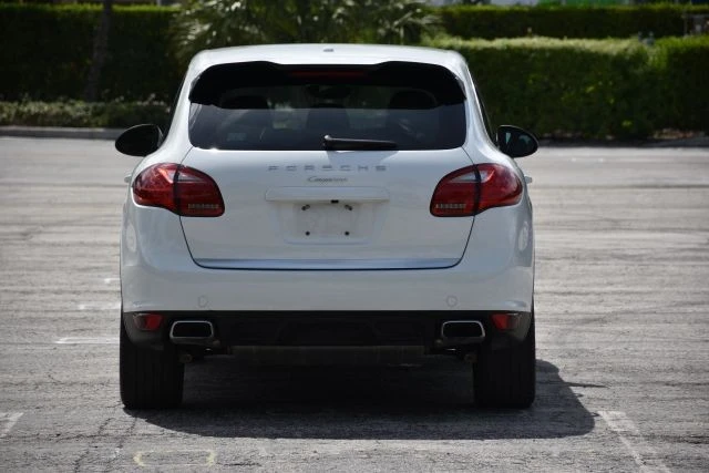 2013 Porsche 958 Cayenne - Image 8 of 17