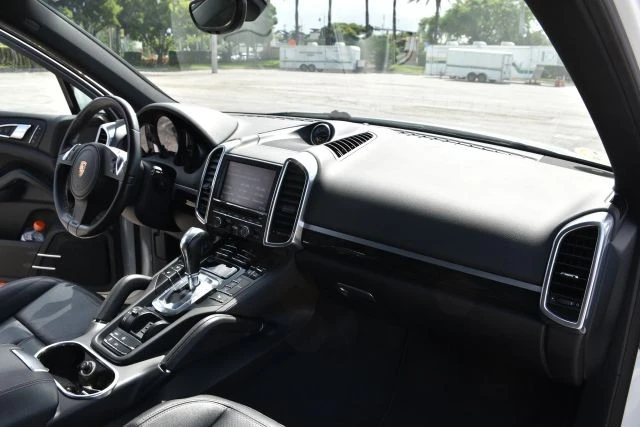 2013 Porsche 958 Cayenne - Image 14 of 17