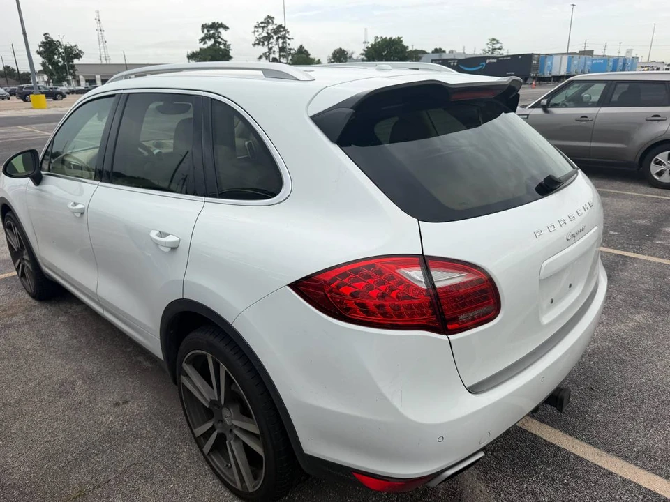 2013 Porsche 958 Cayenne - Image 2 of 23